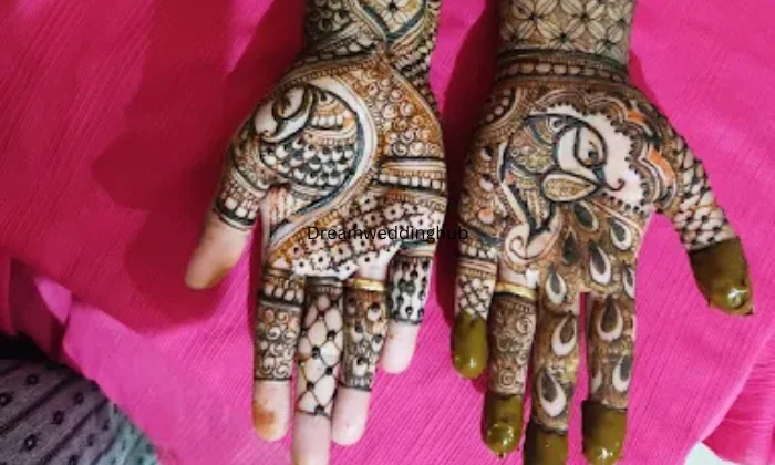 Pushpa Mehndi Artist